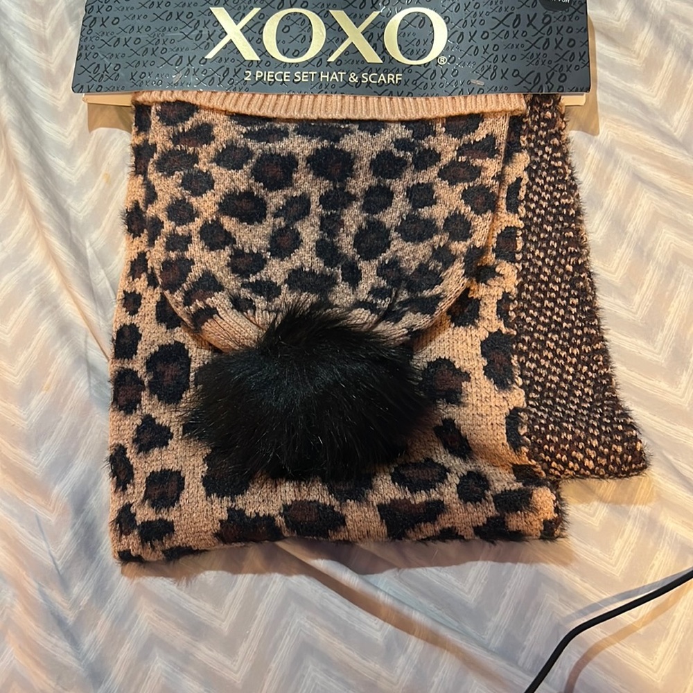 Leopard hat and scarf 2 piece
